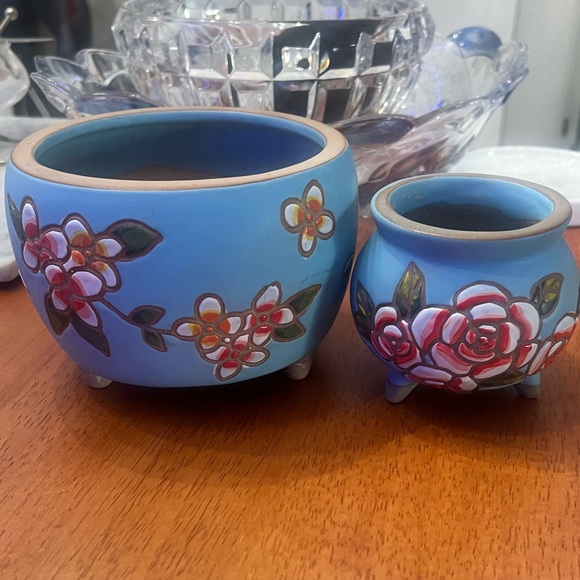 🥰TWO LOVELY POWDER BLUE POT PLANTERS W/HOLE COVERS💐🌹 - Picture 1 of 10